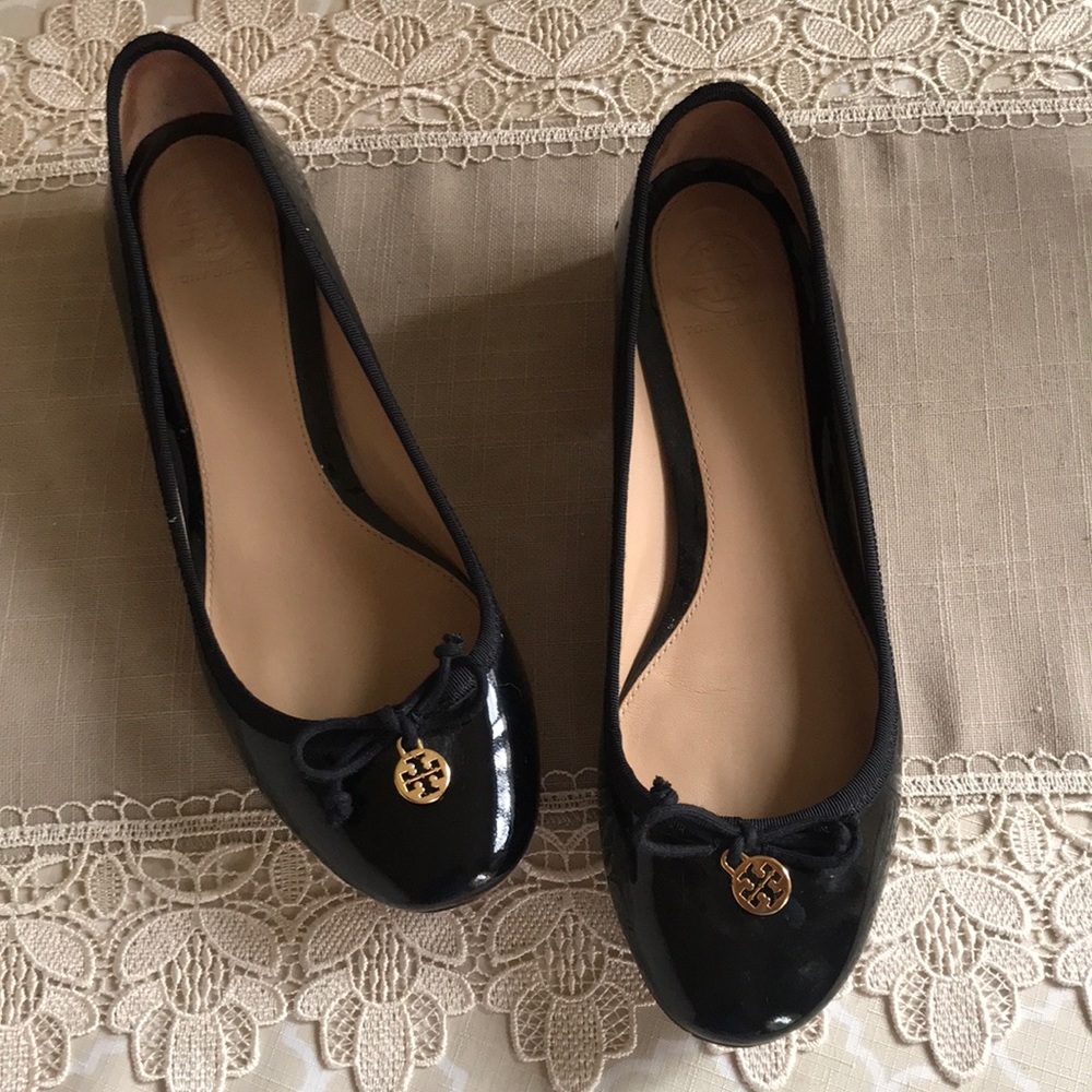 Tory Burch Round Toe Black Shoe